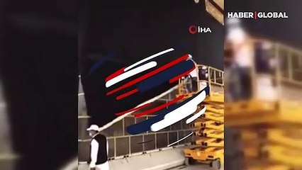 Kabe'nin hac nedeniyle 3 metre yukarıya kaldırılan örtüsü aşağı indirildi