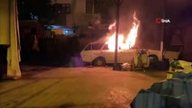 - Bursa’da bir otomobil mahallenin ortasında alev alev yandı