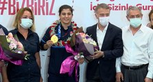 Olimpiyat şampiyonu Busenaz Sürmeneli’ye coşkulu karşılama