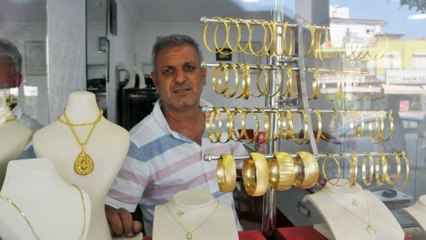 Altın zannederek imitasyon bilezikleri gasp etti