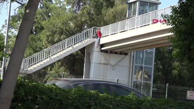 ÜST GEÇİTTEN ATLAMAK ÜZEREYKEN POLİS YAKALADI