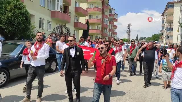 Damadı evlendiğine pişman ettiler: Ayak yıkatıp, çorap koklattılar