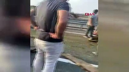 Koyun yüklü kamyonetin lastiği patlayarak takla attı: 20 koyun öldü