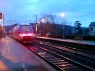 Départ du Z27550/Z27551 de la gare de Bernay