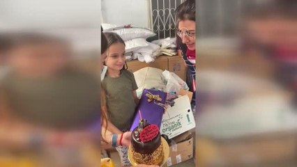 Marmaris'te yangından dolayı doğum günü kutlayamayan minik Merve'ye pasta kesildi