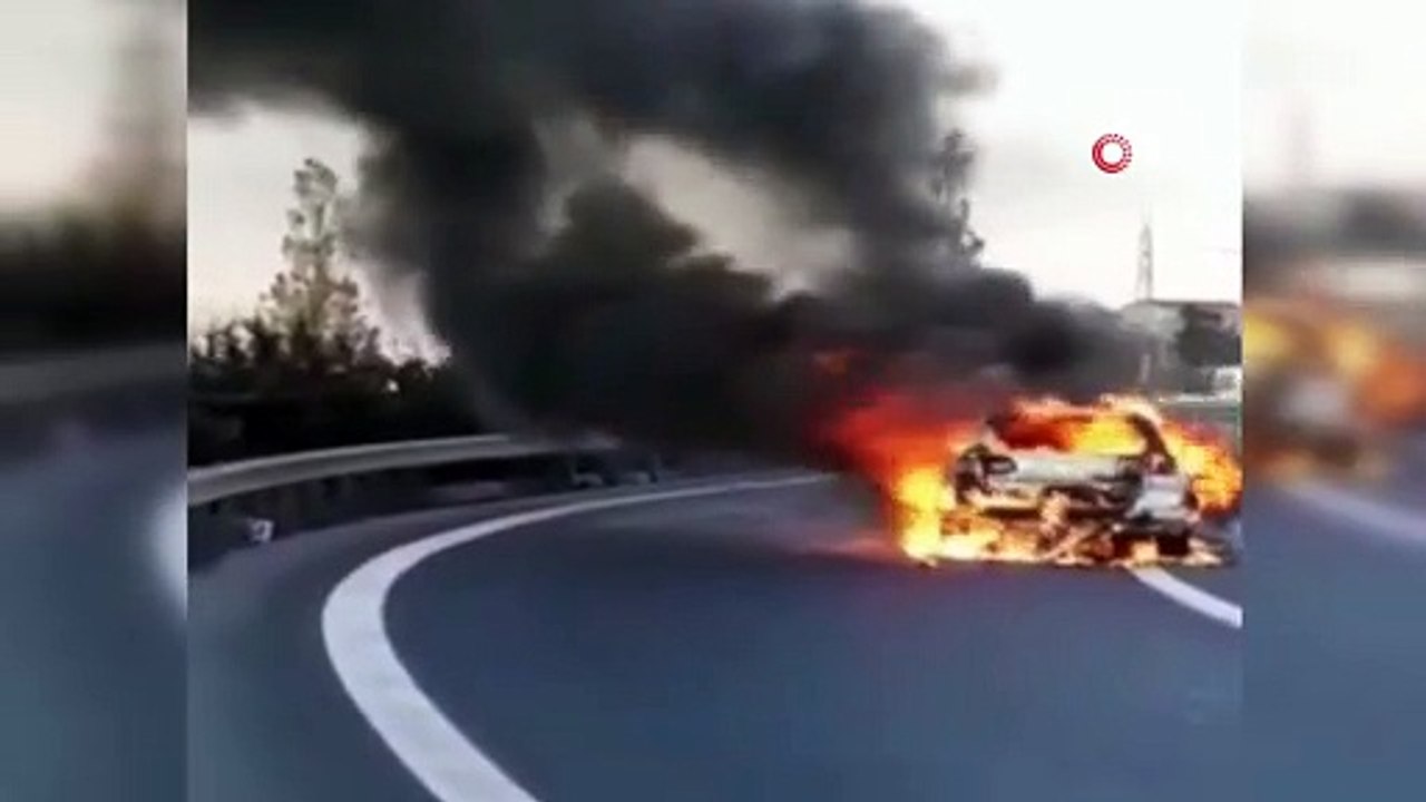 Basakşehir'de seyir halindeki otomobil alev topuna döndü