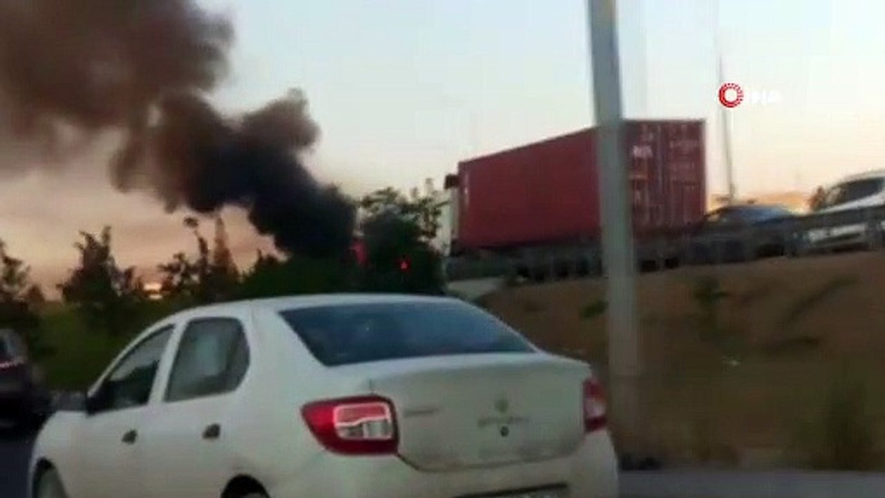 Basakşehir'de seyir halindeki otomobil alev topuna döndü