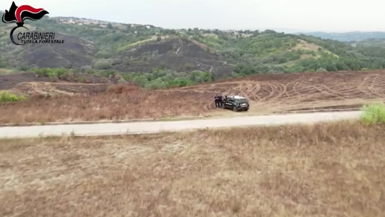 Incendi, arrestato piromane nel Beneventano: incastrato dalle telecamere