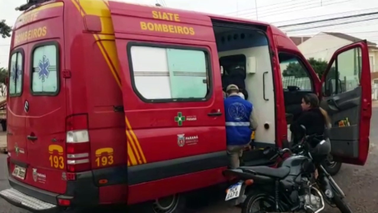 Jovem de 24 anos fica ferido após colisão entre carro e moto no Bairro Alto Alegre