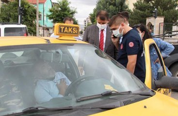 KAZA YAPAN TAKSİ ŞOFÖRÜNÜ VALİ SAKİNLEŞTİRDİ