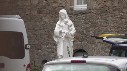 프랑스 낭트 대성당 방화범, 돌봐주던 가톨릭 신부 살해 / YTN