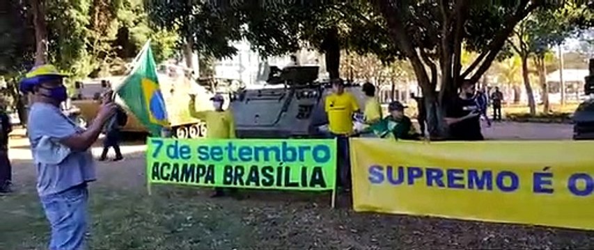 Apoiadores do governo acampam em frente ao Ministério da Defesa