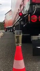 Condutor de camião chá copo