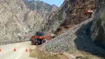 Heyelan nedeniyle kapanan Artvin-Erzurum karayolu ulaşıma açıldı