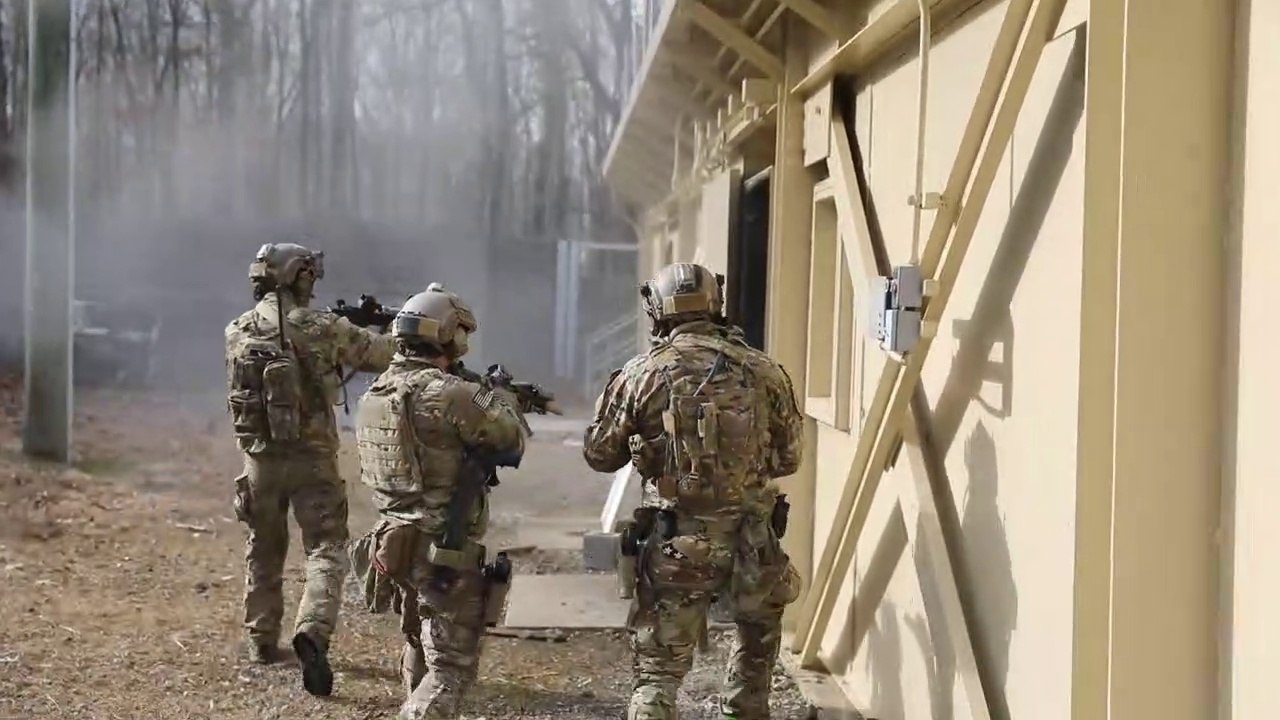 U.S. Army 5th Special Forces Group - Green Berets conducting Room Clearing & Breaching Drills