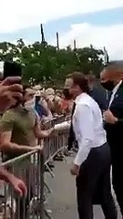 Presidente francês é agredido numa visita ao sudeste do país