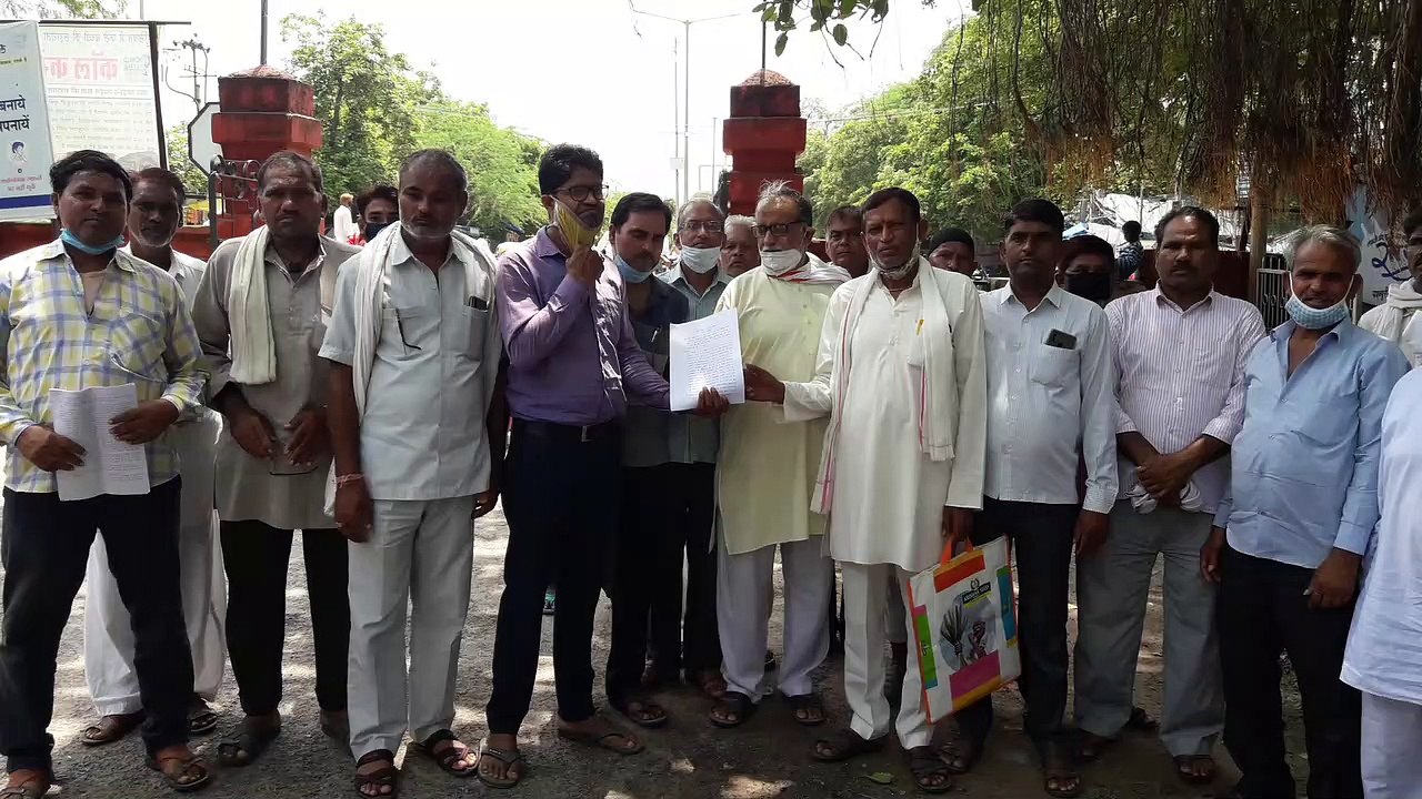 भूमि अवाप्ति का उचित मुआवजा दिलाने की मांग