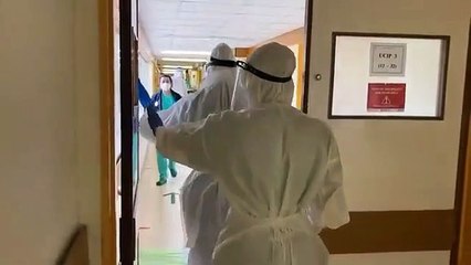 Médica na linha da frente da Covid-19 faz apelo: "Não saiam de casa"