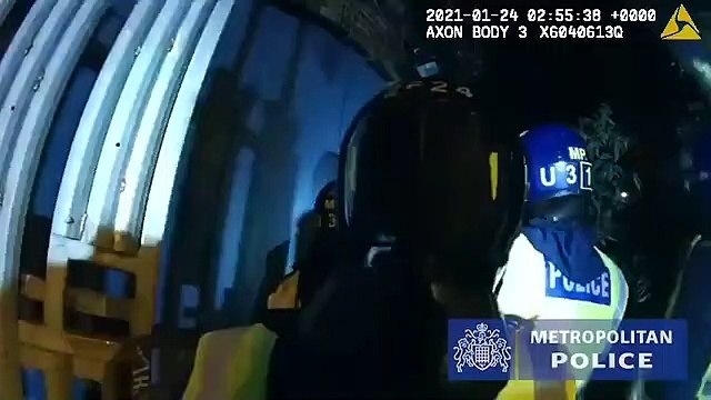 Polícia apanha centenas de pessoas em festa ilegal