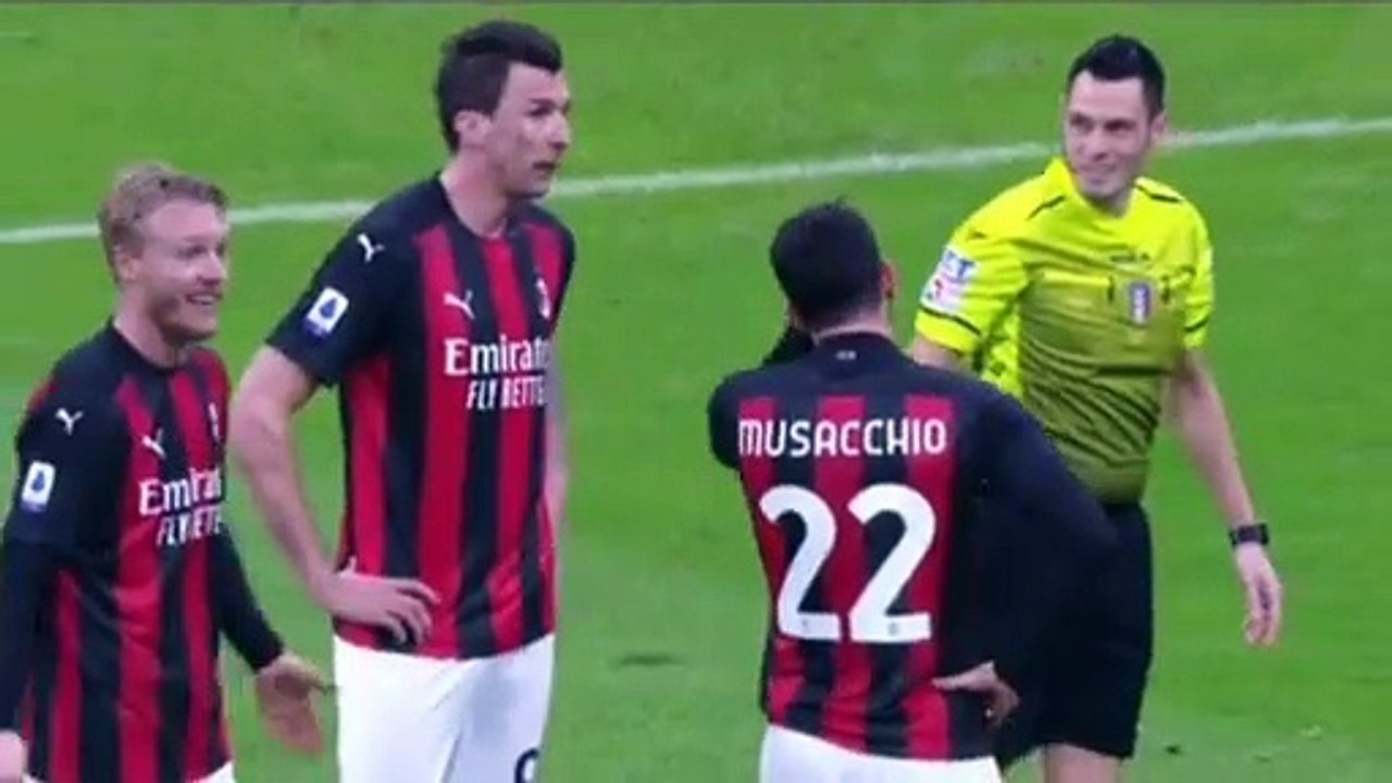 Bate-boca entre Zapata e Ibrahimovic