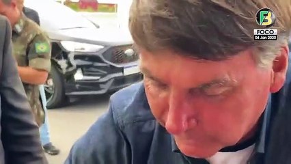 Bolsonaro mergulhou de máscara para não "pegar Covid nos peixinhos"