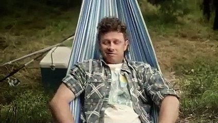 Anúncio australiano de homem a comer sandes de morcego investigado