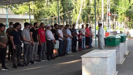 Antalya'da öldürülen anne ve kızı Mersin'de toprağa verildi