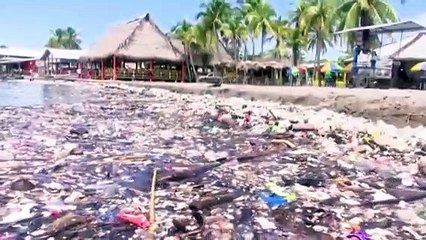Tsunami gigante de lixo invade praias em Honduras