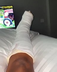 Vídeo. Atriz Niecy Nash fratura pé em três sítios diferentes