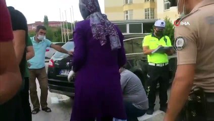 Yolun karşısına geçmek isteyen kadınlara araç çarptı: 3 yaralı