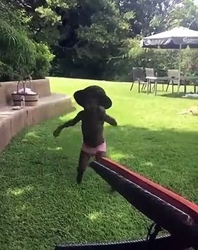 Madonna celebra aniversário das filhas mais novas com vídeos amorosos