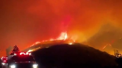 Incêndio em Los Angeles obriga à evacuação de centenas de casas