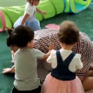 Vídeo: Filhos de Ronaldo tentam salvar Georgina das brincadeiras do pai