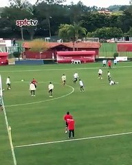 Golaço de Daniel Alves