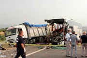 Manisa'da 6 kişinin öldüğü 42 kişinin yaralandığı kazada otobüsün çarptığı kamyonun sürücüsü tutuklandı