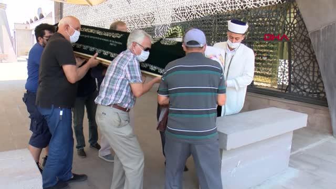 TÜRK SANAT MÜZİĞİ SANATÇISI AYSEL İPAR SON YOLCULUĞUNA UĞURLANDI