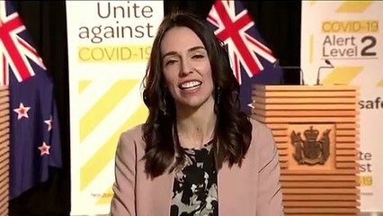 Sismo surpreende primeira-ministra neozelandesa durante entrevista