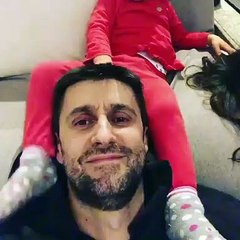 Vídeo: Daniel Oliveira mimado pela filha... de forma muito peculiar