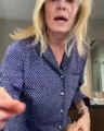 Vídeo: Chelsea Handler mostra como fazer uma máscara... com um sutiã