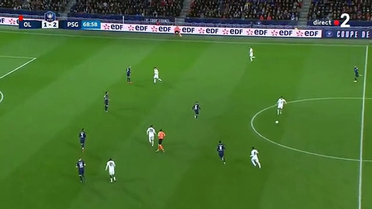 Golo de outro mundo de Mbappé ao Lyon