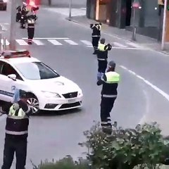 Guardia Civil agradece homenagens dançando ao som de... Baby Shark