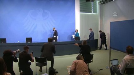 Almanya'da Kovid-19 ile mücadelede aşı olmayanlara yeni zorunluluklar getirildi