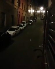 Italianos cantam durante quarentena