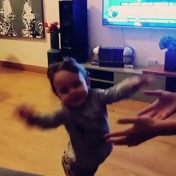 Foi hoje : Liliana Aguiar mostra em vídeo os primeiros passos do filho