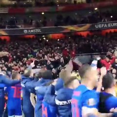 Os festejos dos jogadores do Olympiacos após a vitória em Londres