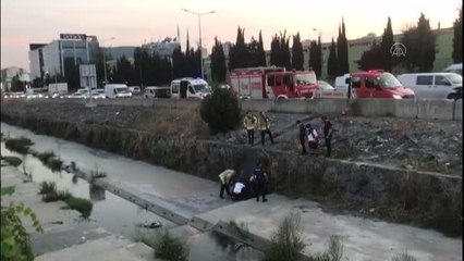 Bağcılar'da dere yatağına düşerek yaralanan kişi, itfaiye tarafından kurtarıldı