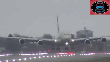 Avião luta para aterrar em Heathrow