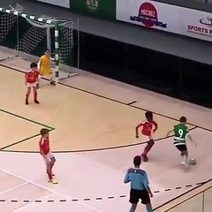 Um exemplo! Jovem do Sporting corrigiu árbitro no dérbi com o Benfica