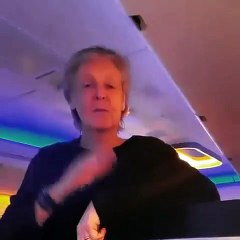 Rihanna encontra-se com Paul McCartney e o músico brinca: "Quem é esta?"