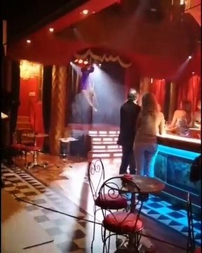 Vídeo. Dânia Neto exibe talento para a dança do varão em nova personagem